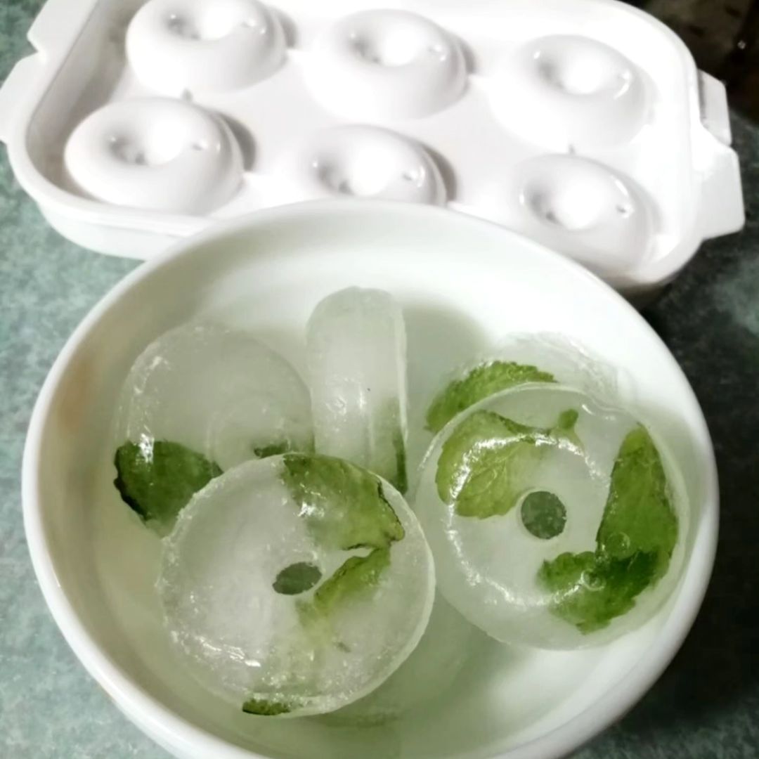 Duman Donut Ice Cub Tray