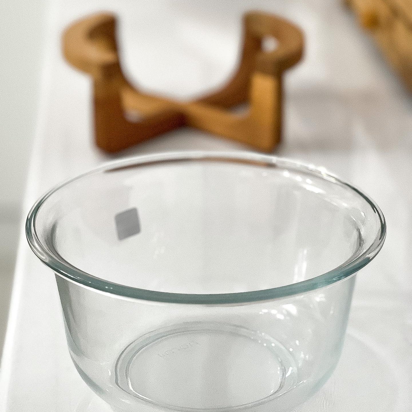 Limon Serving Bowl with Wooden Stand 2L
